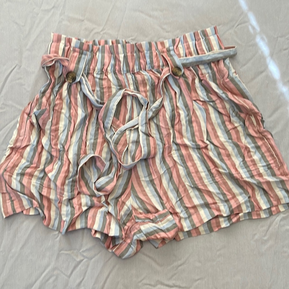 NWT American Eagle Outfitters stripped shorts with belt, size S